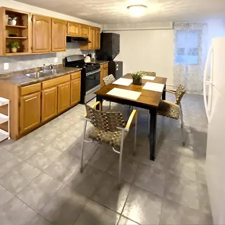 Glorious Suite Near Downtown With Washer/Dryer
